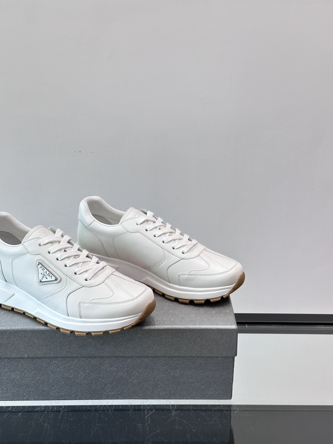 プラダ「Prada」メンズ スポーツ スニーカー