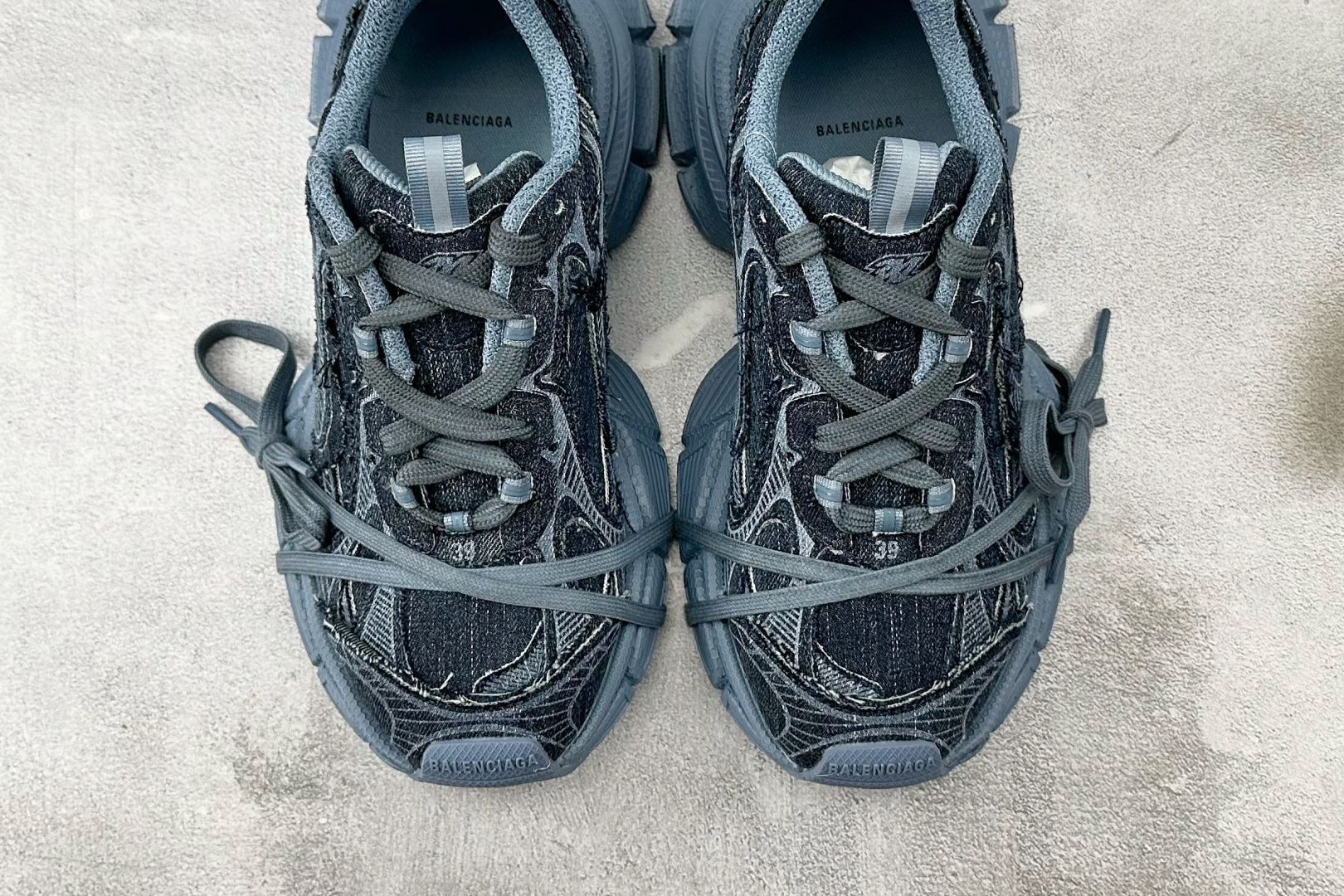 バレンシアガ「Balenciaga」トリプルS スニーカー