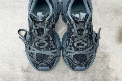 バレンシアガ「Balenciaga」トリプルS スニーカー