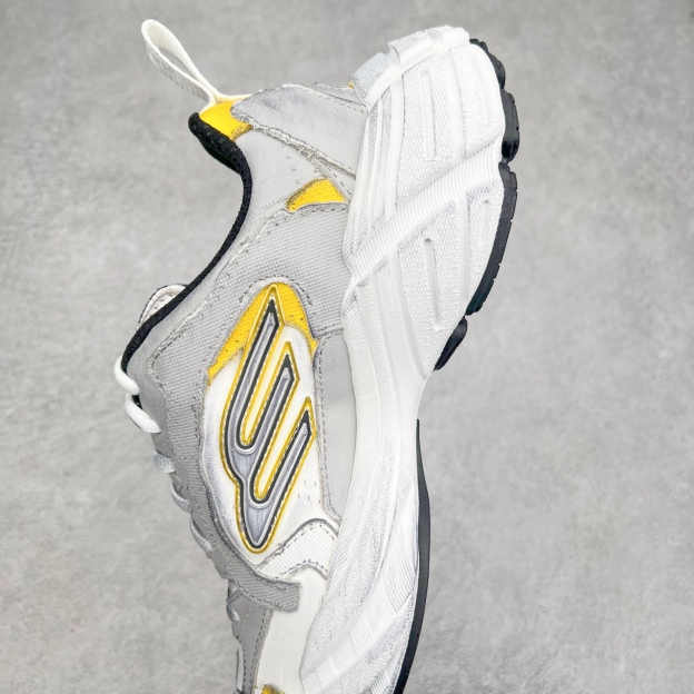 バレンシアガ「Balenciaga」ラウンドつま先のプラットフォームスニーカー