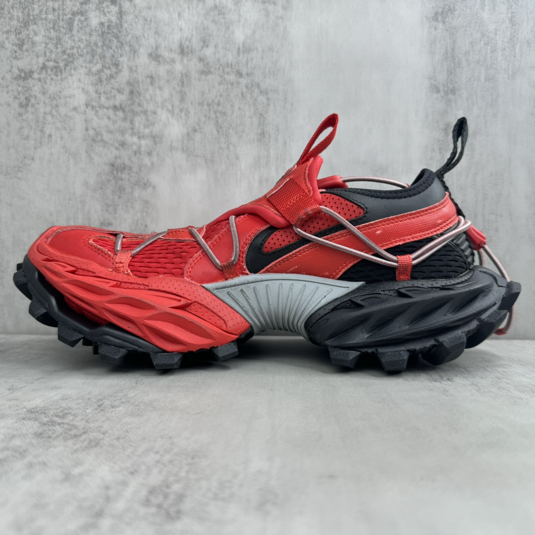 バレンシアガ「Balenciaga」ラウンドつま先のプラットフォームスニーカー