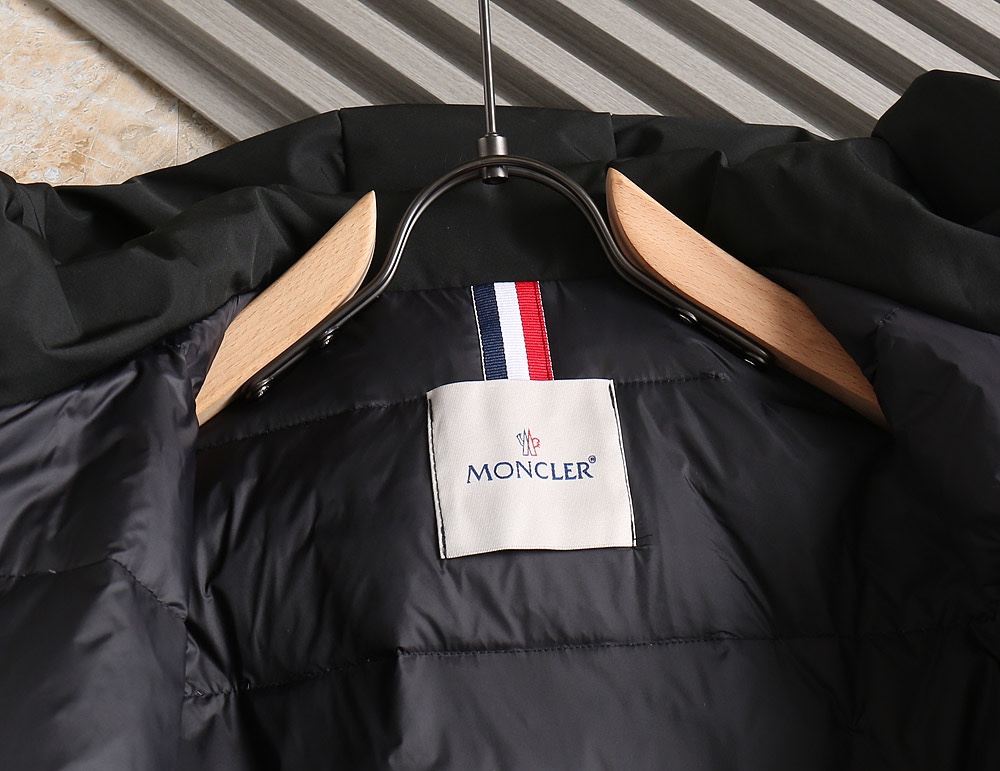 モンクレール「Moncler」カラーブロック ダウンジャケット