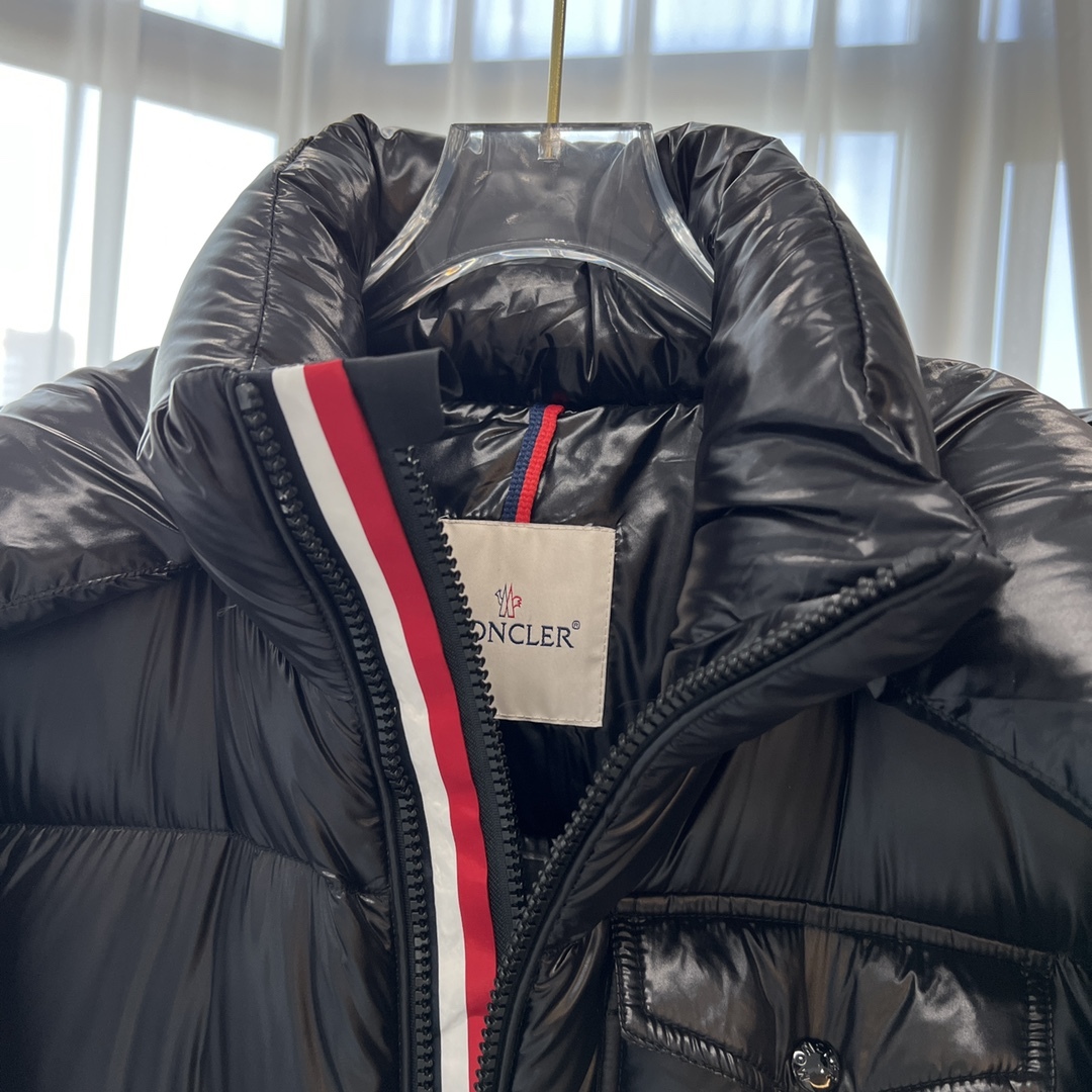 モンクレール「Moncler」トリコロールストラップ ダウンジャケット