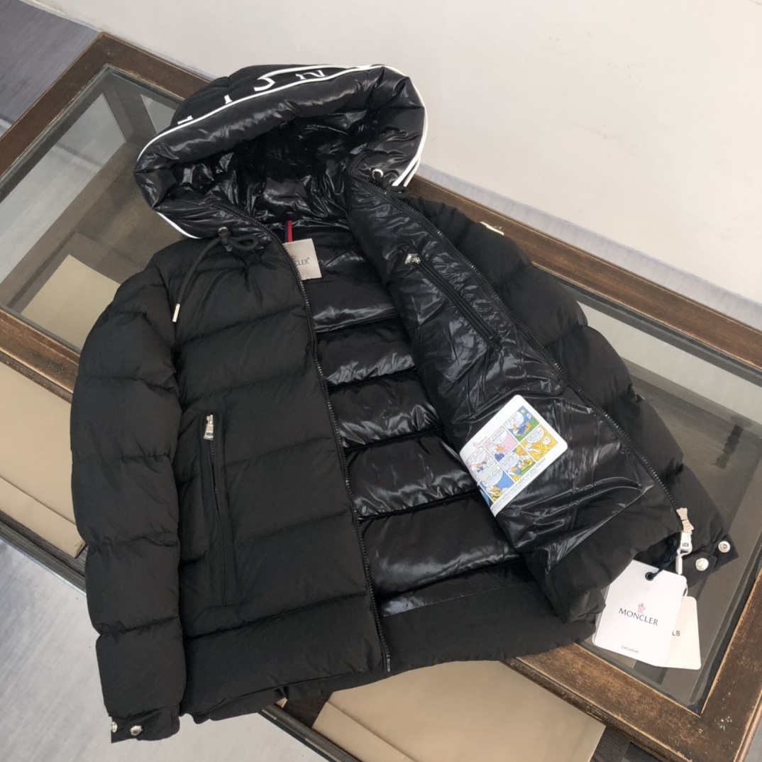 モンクレール「Moncler」ダウンジャケット