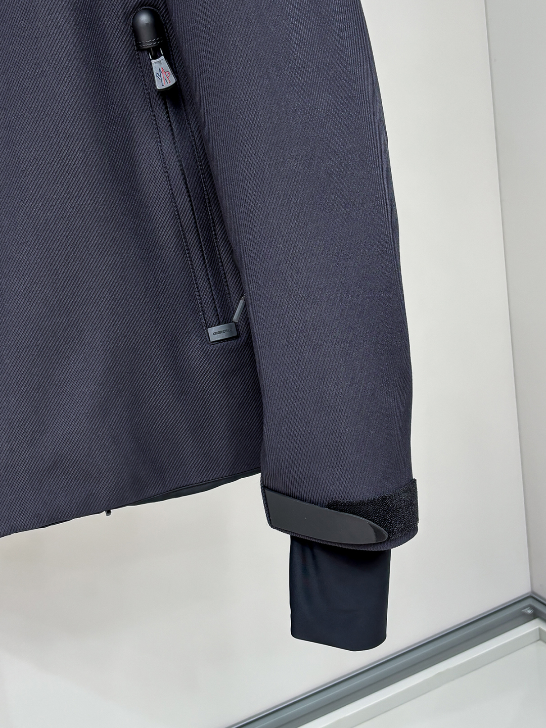 モンクレール「Moncler」Praz ショート ダウンジャケット