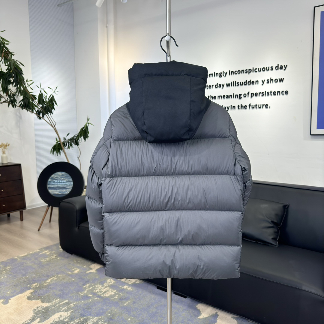 モンクレール「Moncler」Madeira ブラック ダウンジャケット