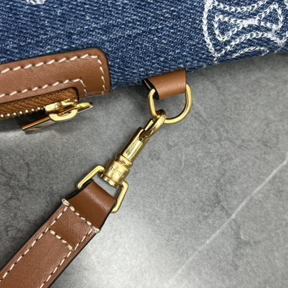 セリーヌ「Celine」CLASSIC FLAP レザー クラッチバッグ