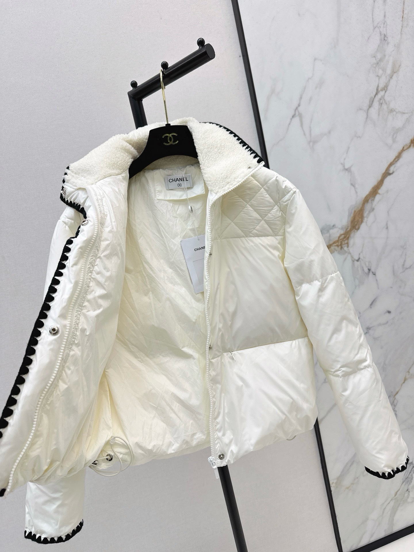 シャネル「Chanel」Quilted Collar Puffer Jacket