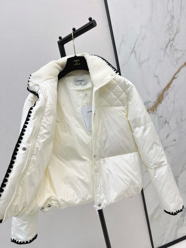シャネル「Chanel」Quilted Collar Puffer Jacket