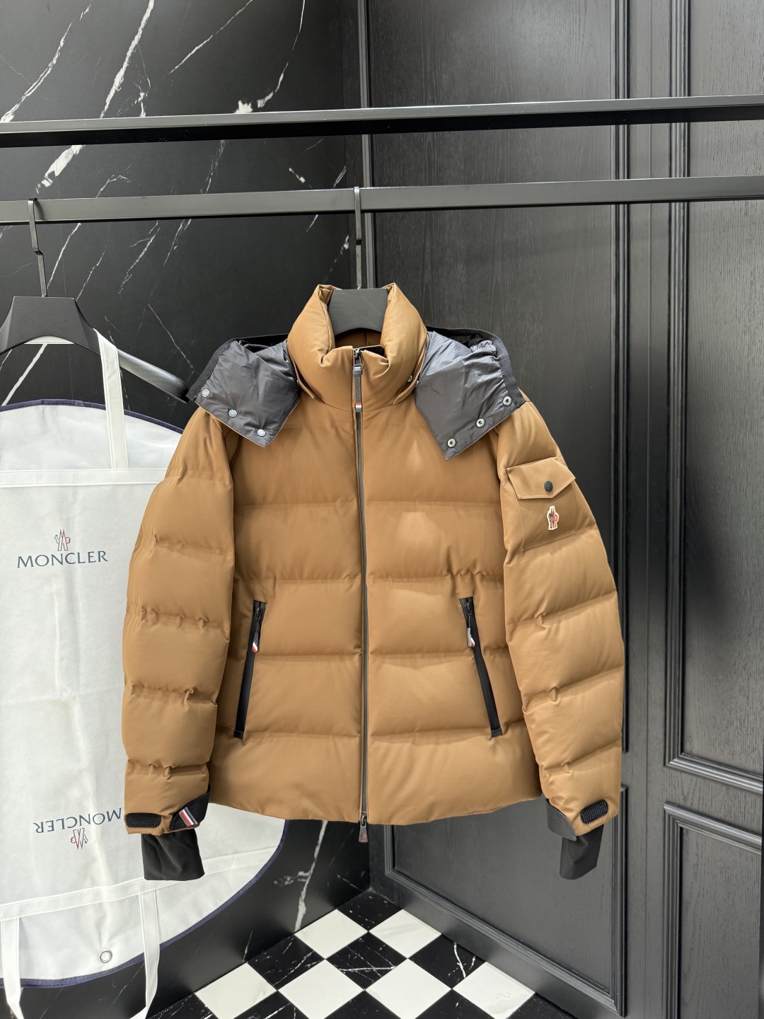 モンクレール「Moncler」ダウン ジャケット