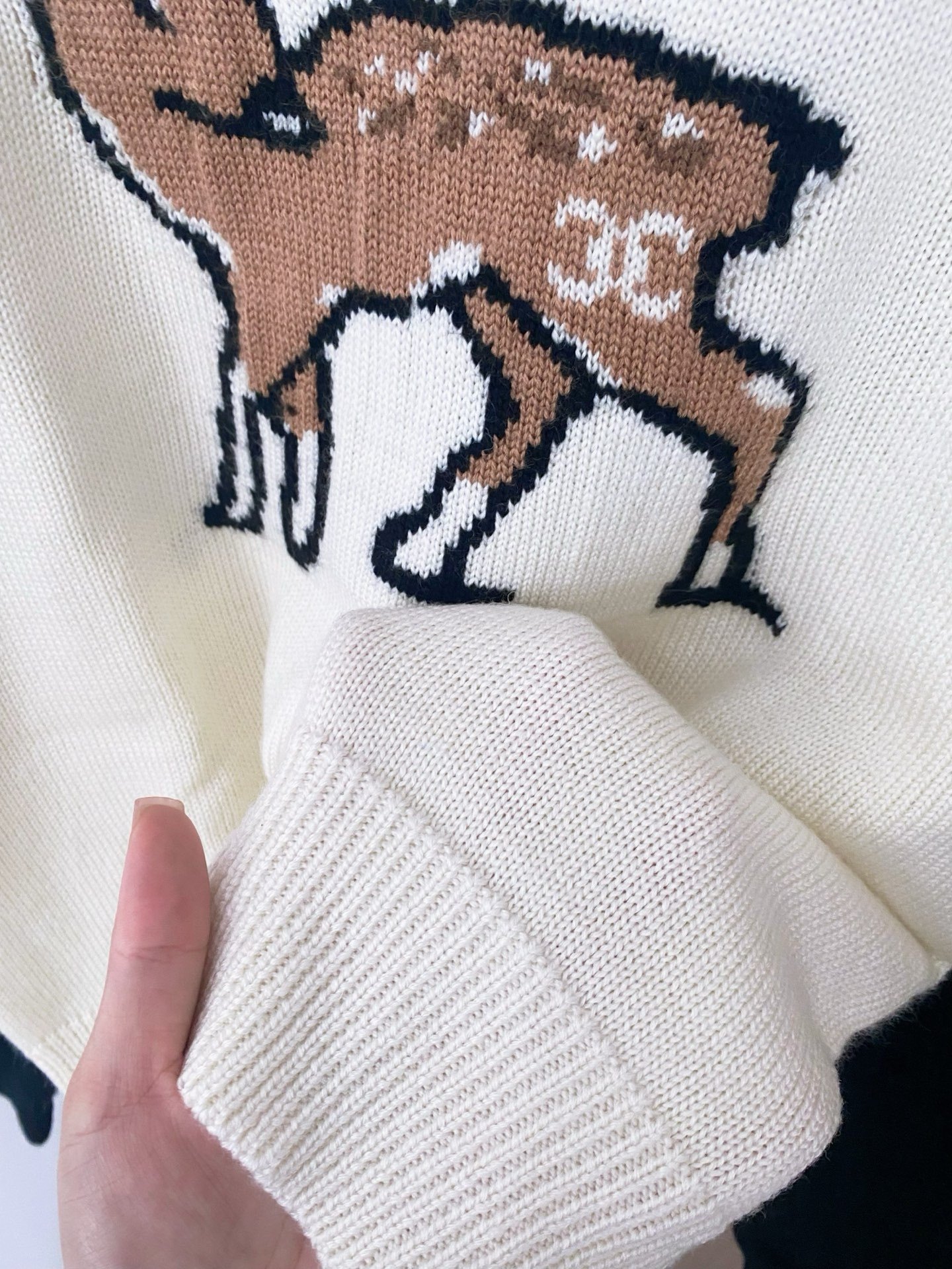 シャネル「Chanel」ロゴ ボタン ニット セーター