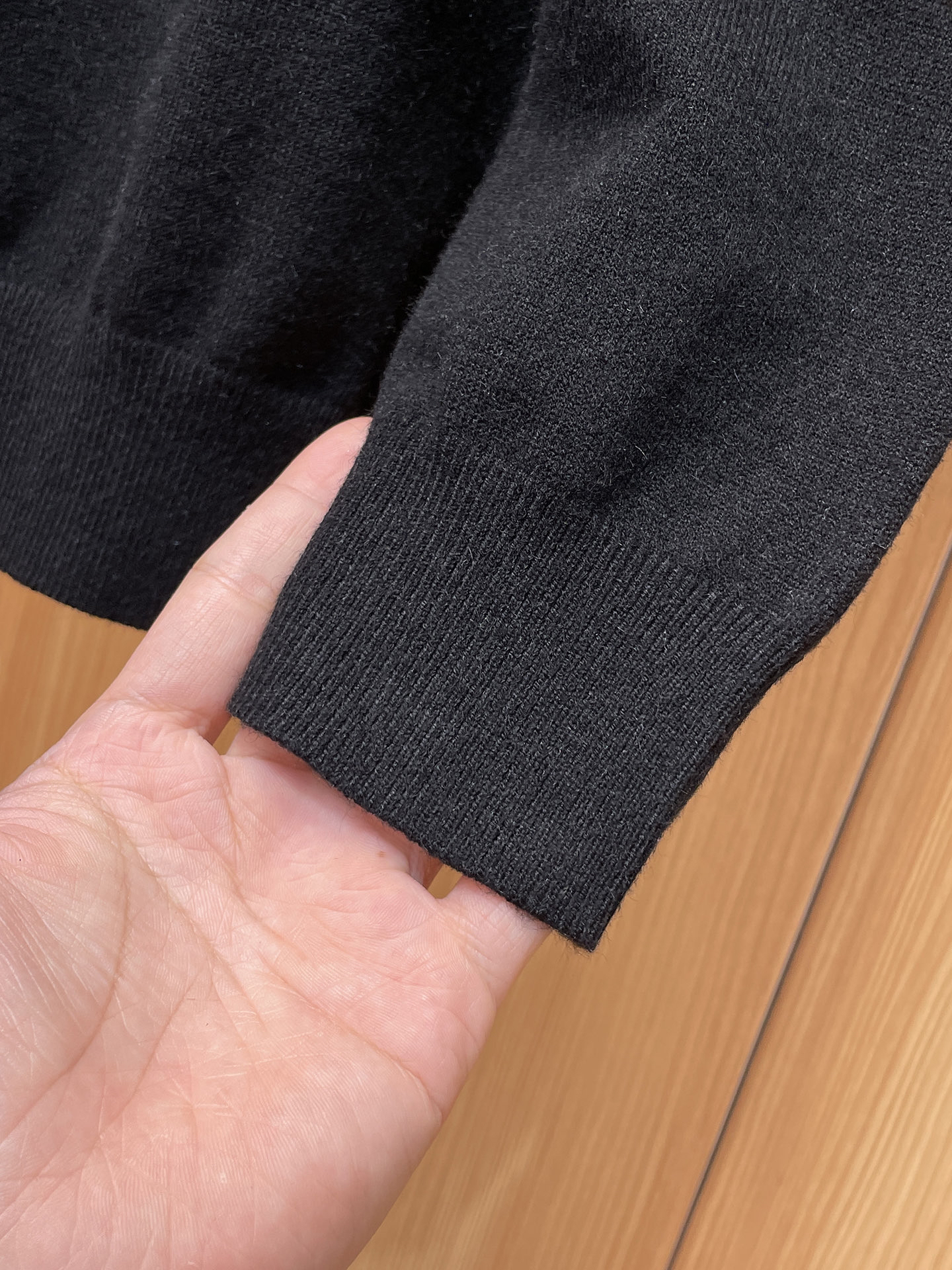 ディオール「Dior」ロゴ ハイネック セーター