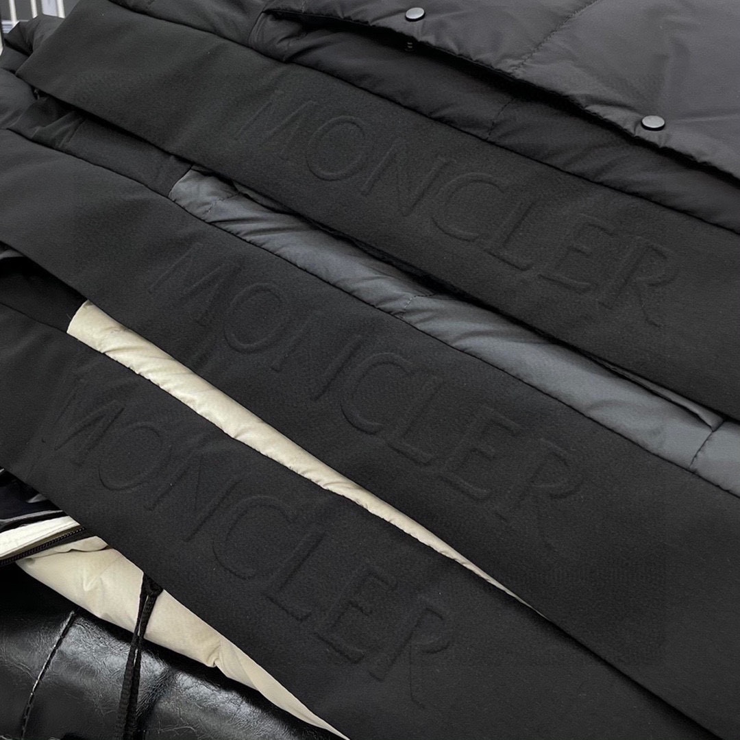 モンクレール「Moncler」パッチワーク フード付きダウンジャケット