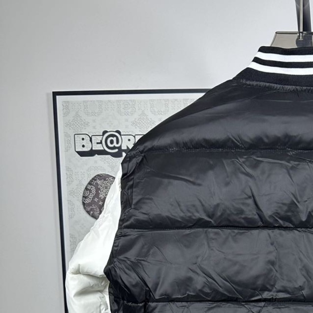 モンクレール「Moncler」ビースタン ダウン ブルゾン