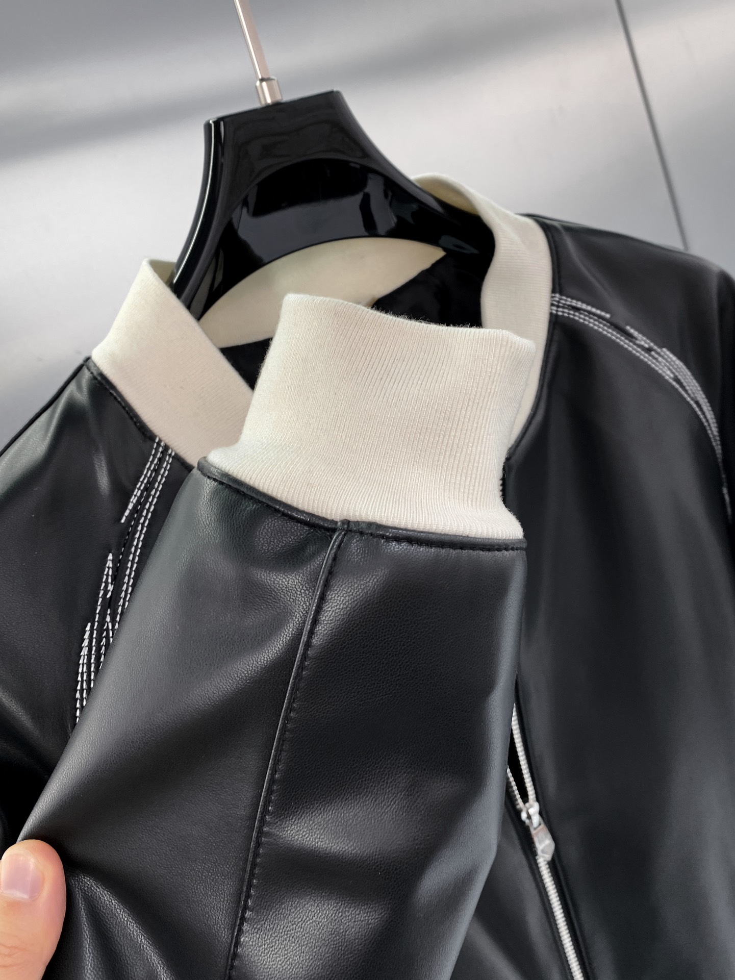 エルメス「Hermès」フード付きレザージャケット