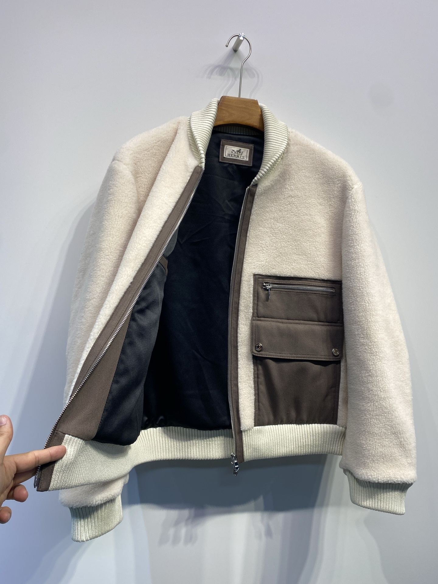 エルメス「Hermès」オートン/ウィンター ラムスウェード フード付きジャケット