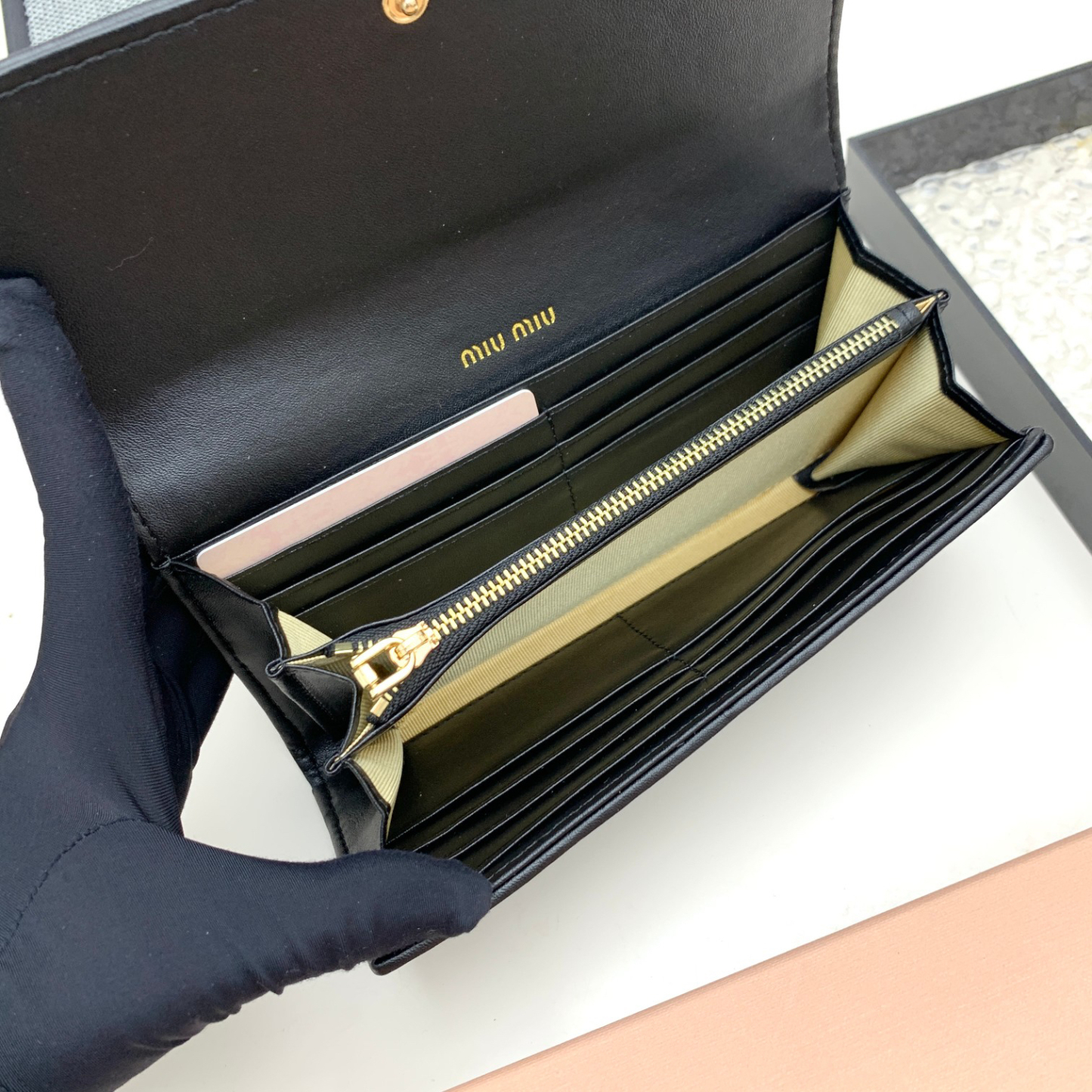 ミュウミュウ「Miu Miu」マテラッセレザー  折り長財布