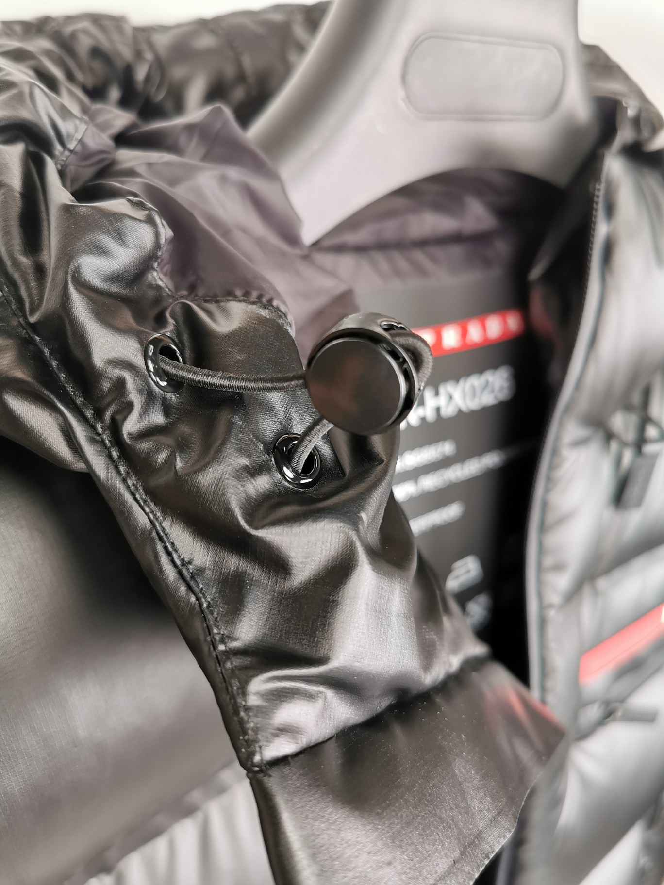 プラダ「Prada」フード付き ショート ダウンジャケット