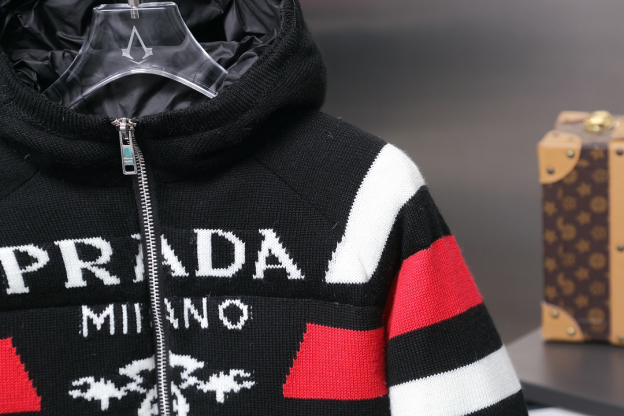 プラダ「Prada」ウール＆カシミア ダウンジャケット