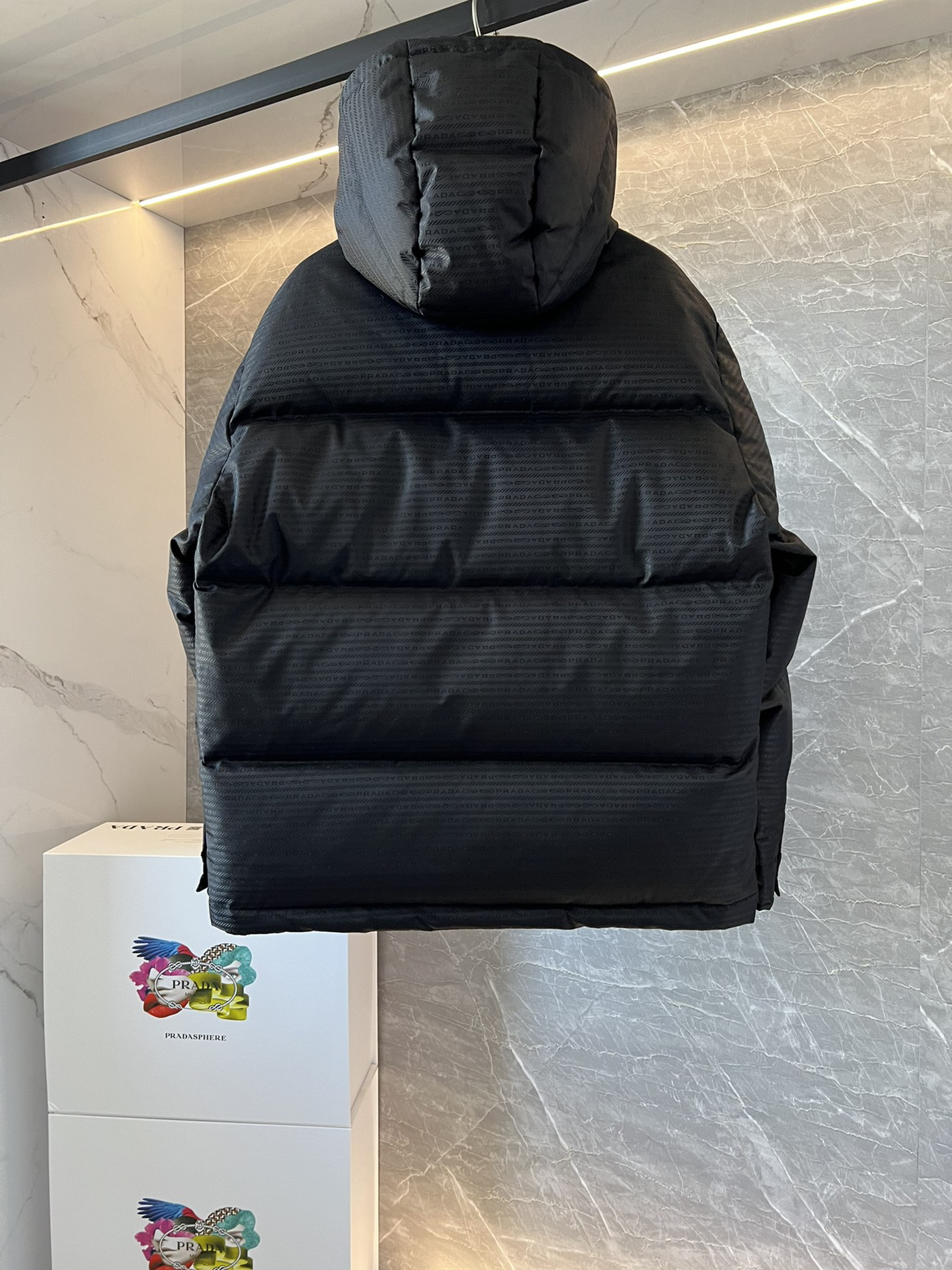 プラダ「Prada」ジャカード フード付き ダウンジャケット