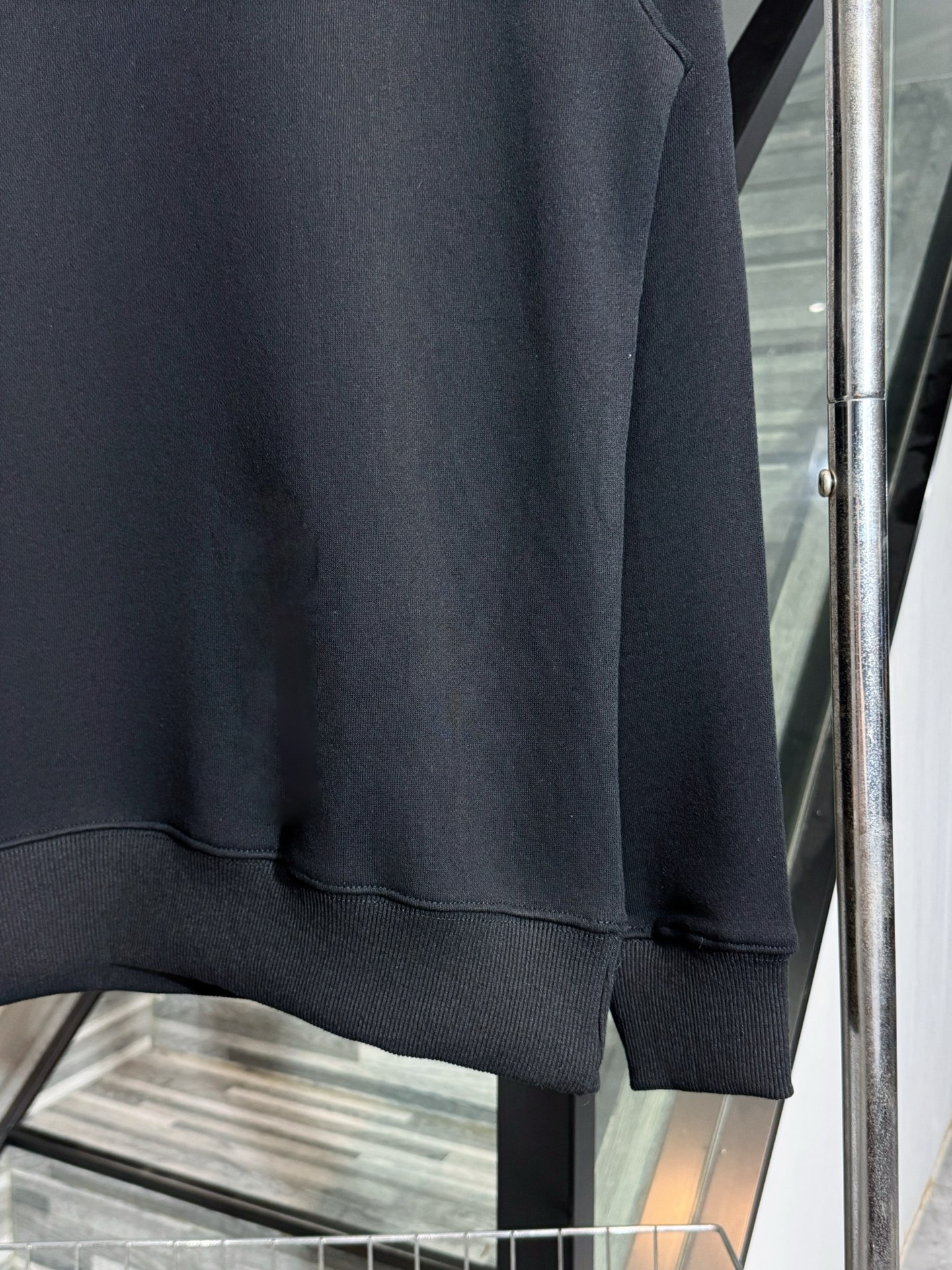 プラダ「Prada」トライアングル ロゴ クルーネック スウェットシャツ