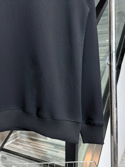 プラダ「Prada」トライアングル ロゴ クルーネック スウェットシャツ