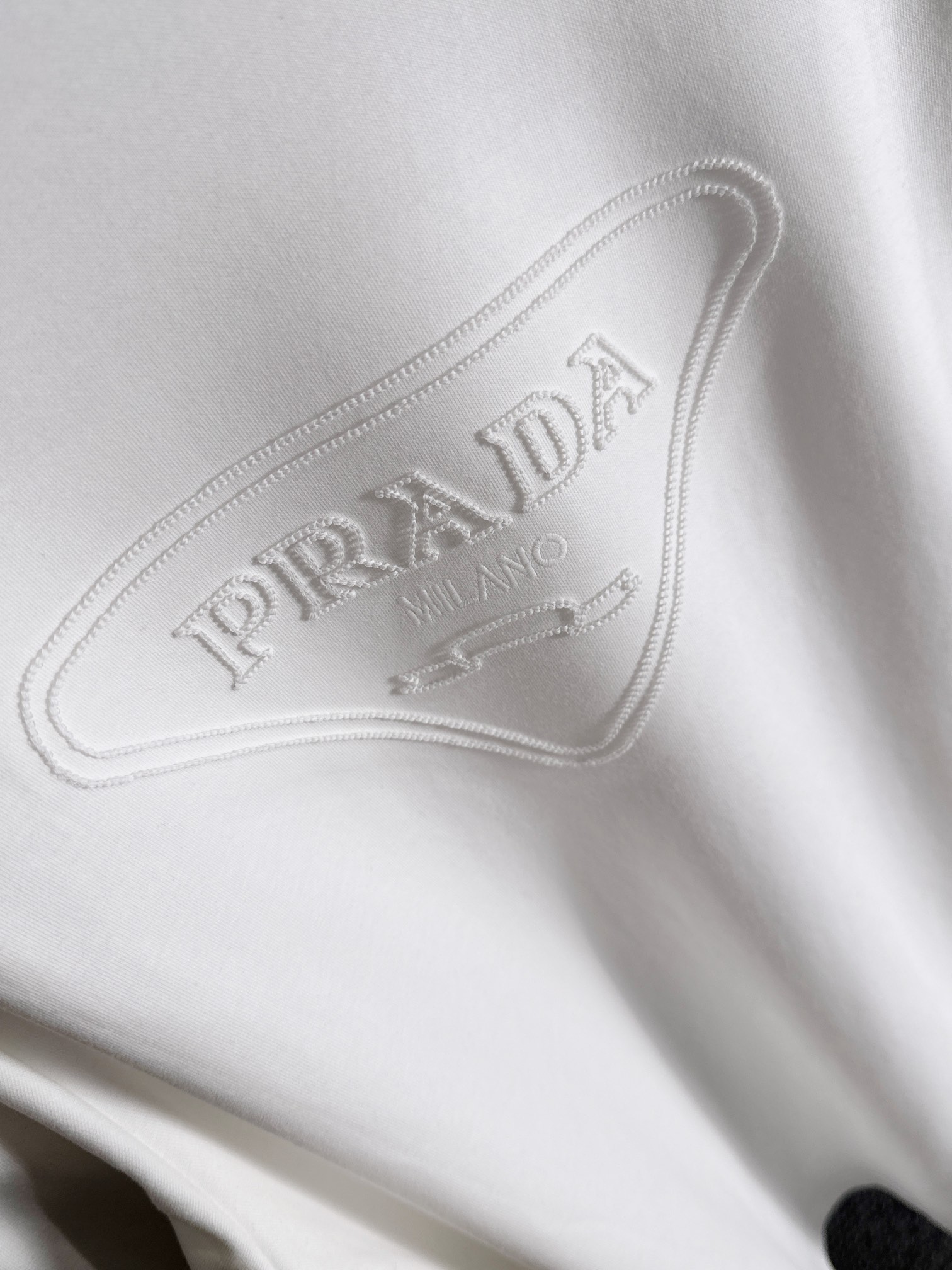 プラダ「Prada」ハイデンシティ モダール スウェットシャツ