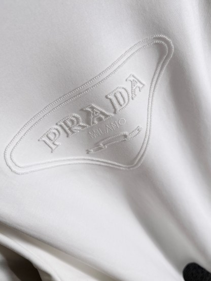 プラダ「Prada」ハイデンシティ モダール スウェットシャツ