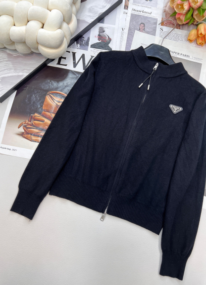 プラダ「Prada」ジップ フード ニット ジャケット