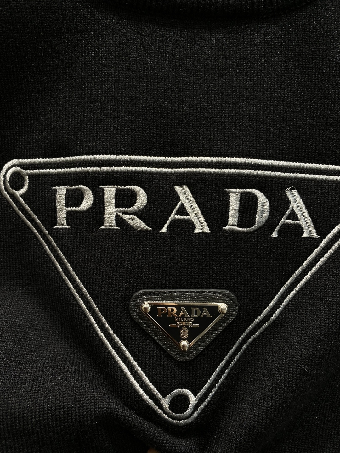 プラダ「Prada」リブトリム クルーネック セーター