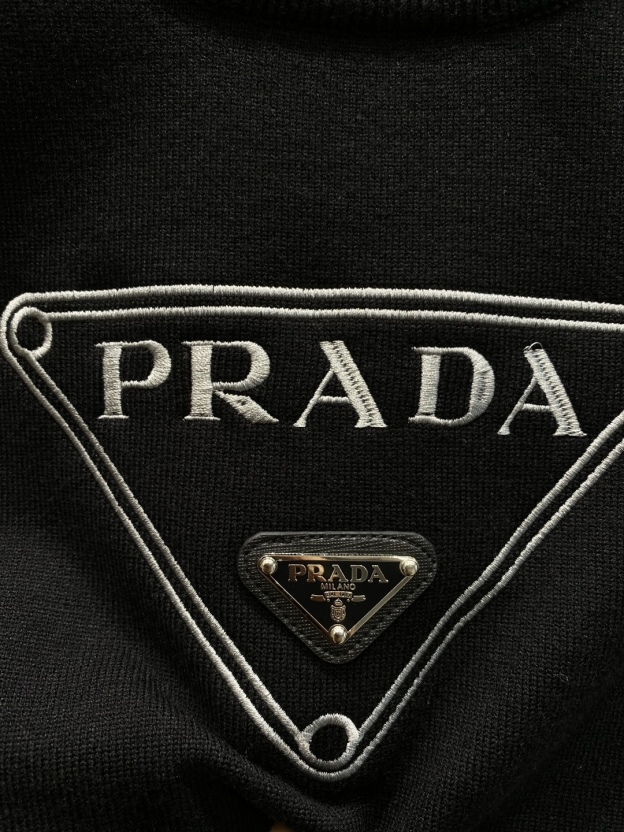 プラダ「Prada」リブトリム クルーネック セーター