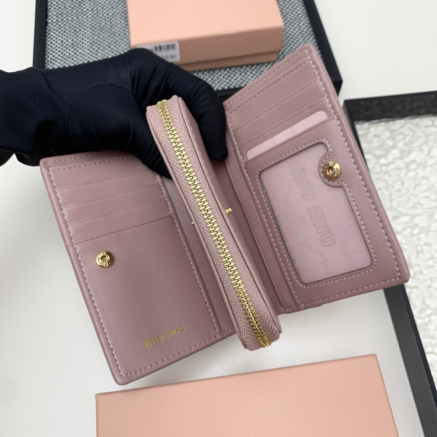 ミュウミュウ「Miu Miu」マテラッセレザー ジップアラウンド 折り財布