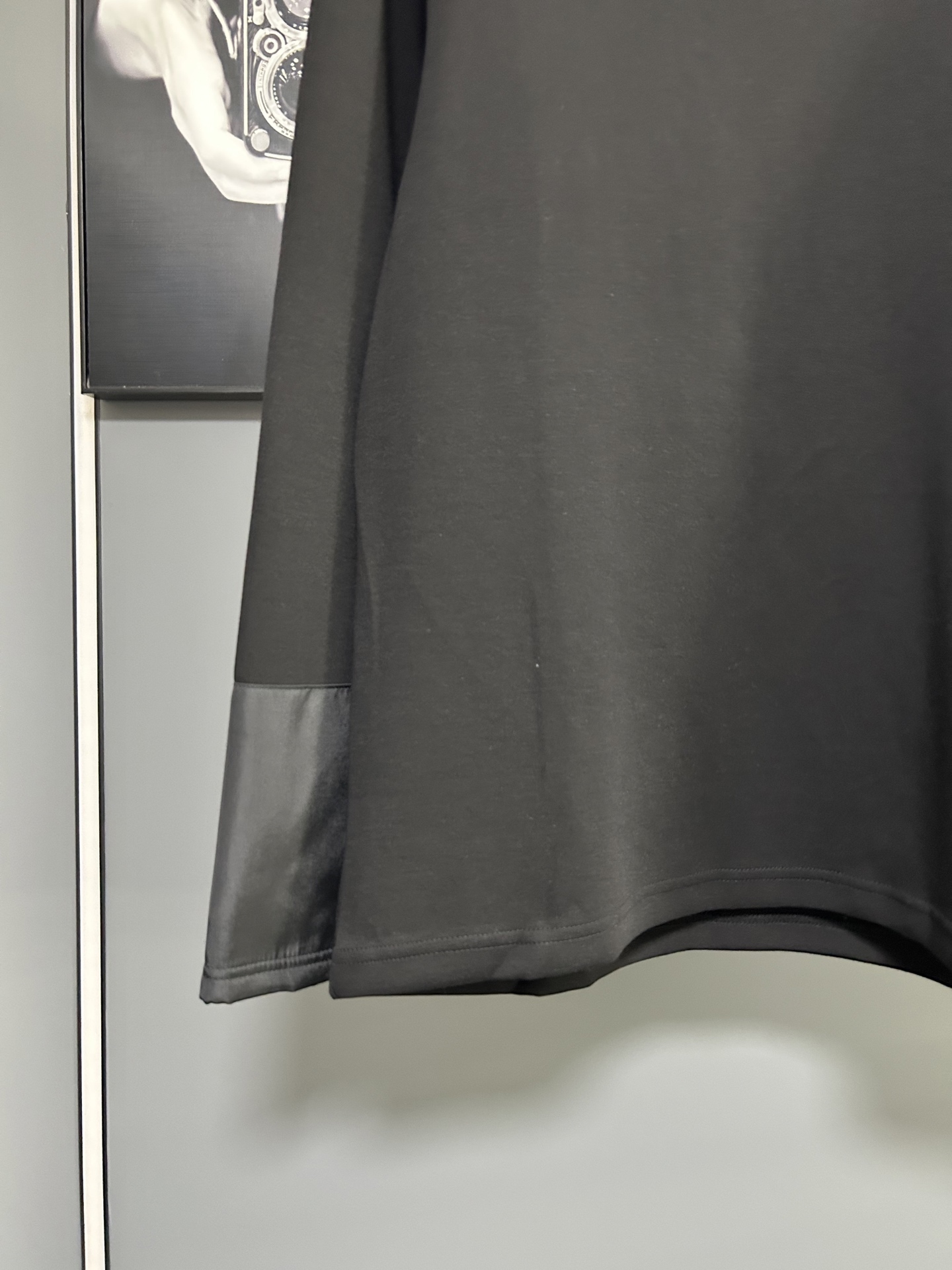 プラダ「Prada」レター ロゴ ロングスリーブ Tシャツ