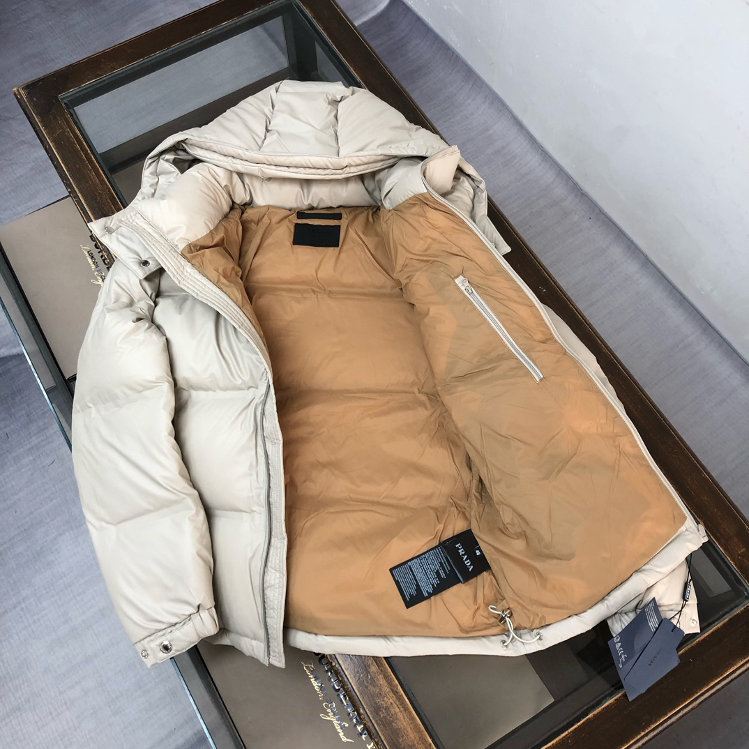 プラダ「Prada」ナイロン ダウン ジャケット