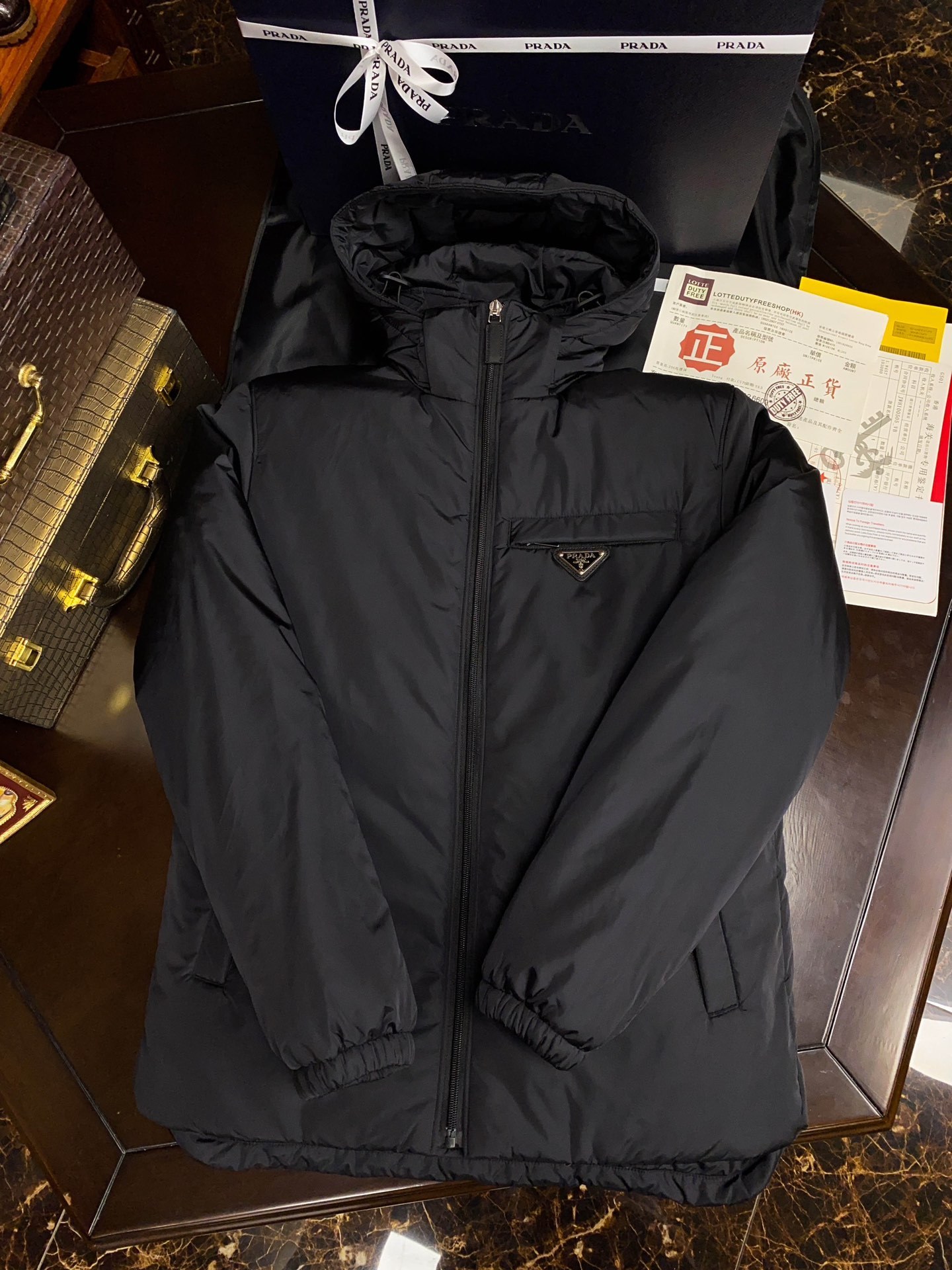 プラダ「Prada」ナイロン ダウン ジャケット