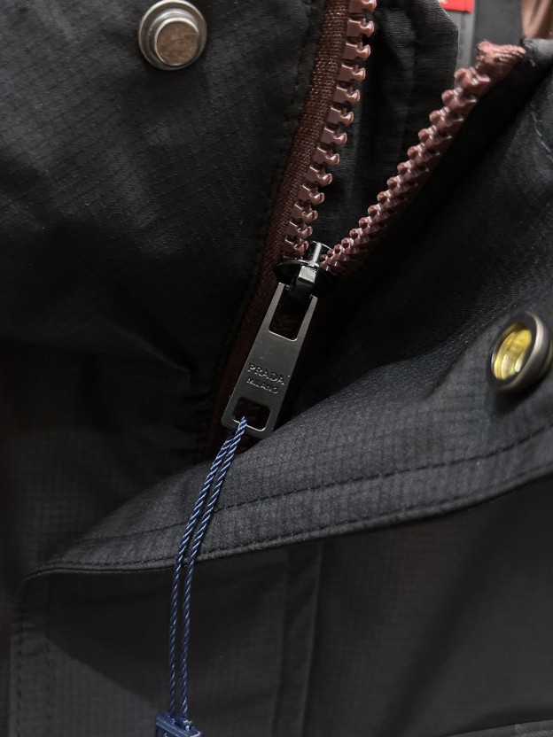 プラダ「Prada」テクニカル ジャケット