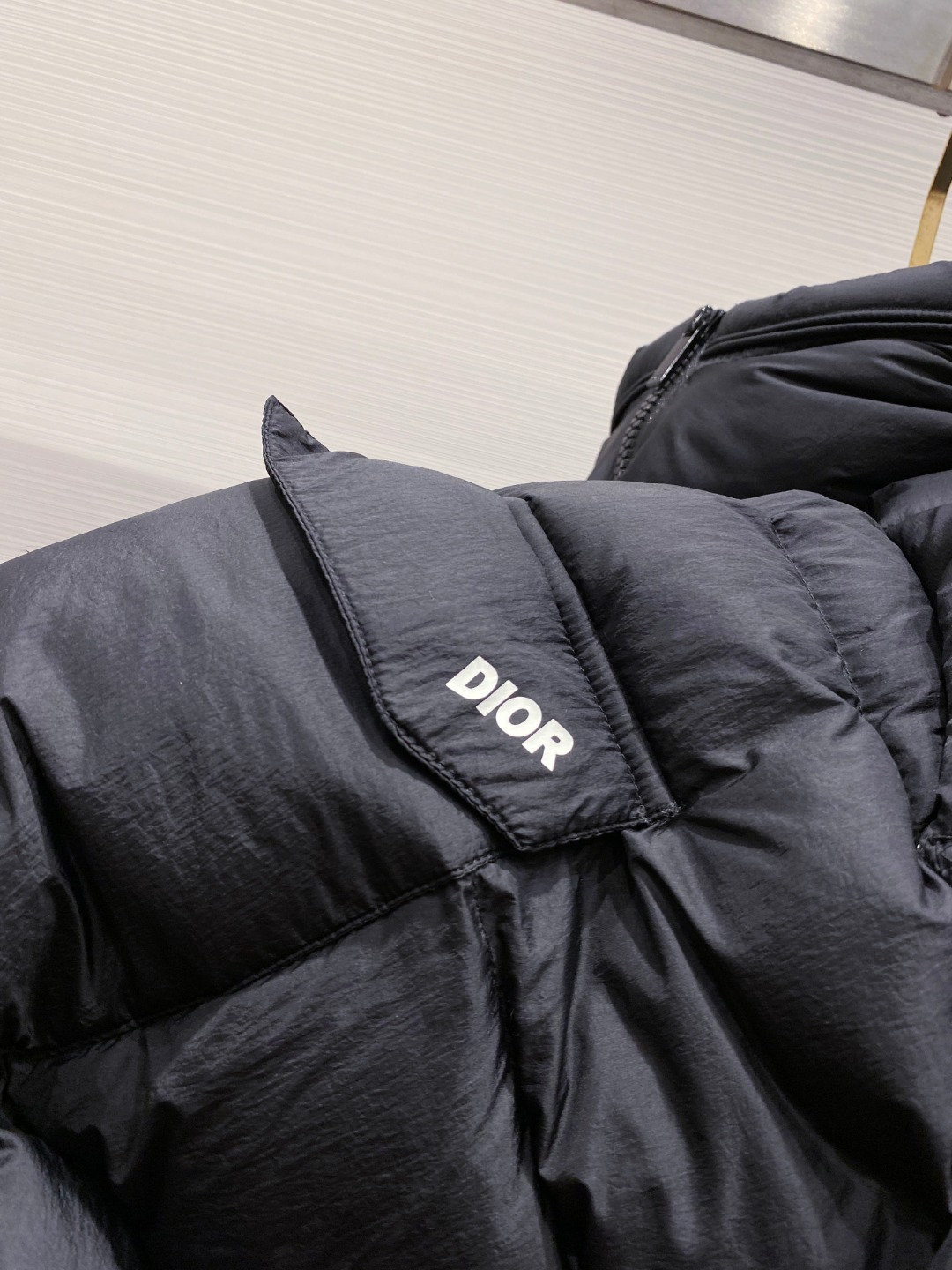 ディオール「Dior」モダン シルエット ダウンジャケット