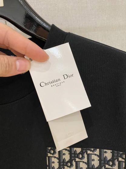 ディオール「Dior」エッセンシャル クルーネック スウェットシャツ