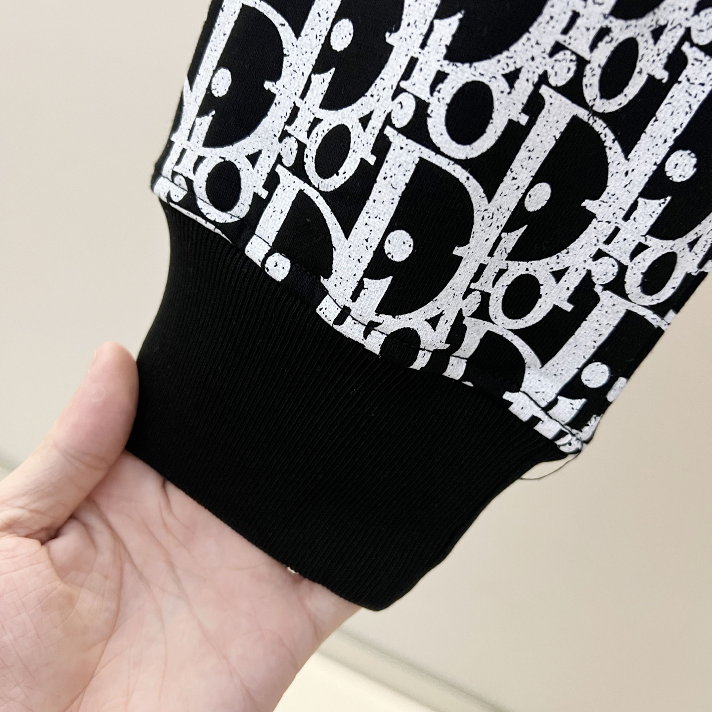 ディオール「Dior」クグラデーション モノグラム スウェットシャツ