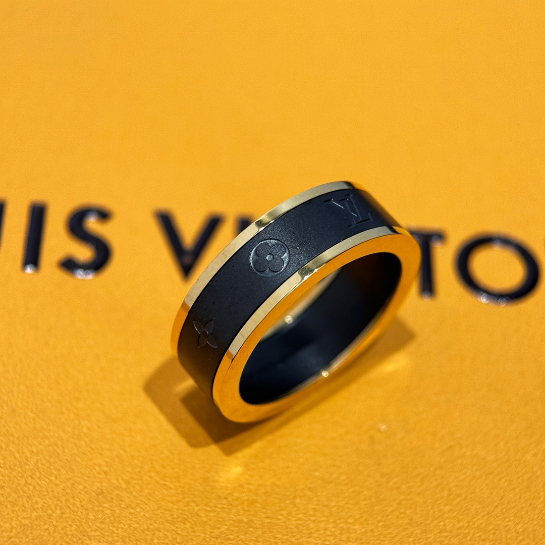 ルイ・ヴィトン「Louis Vuitton」ブラック セラミック