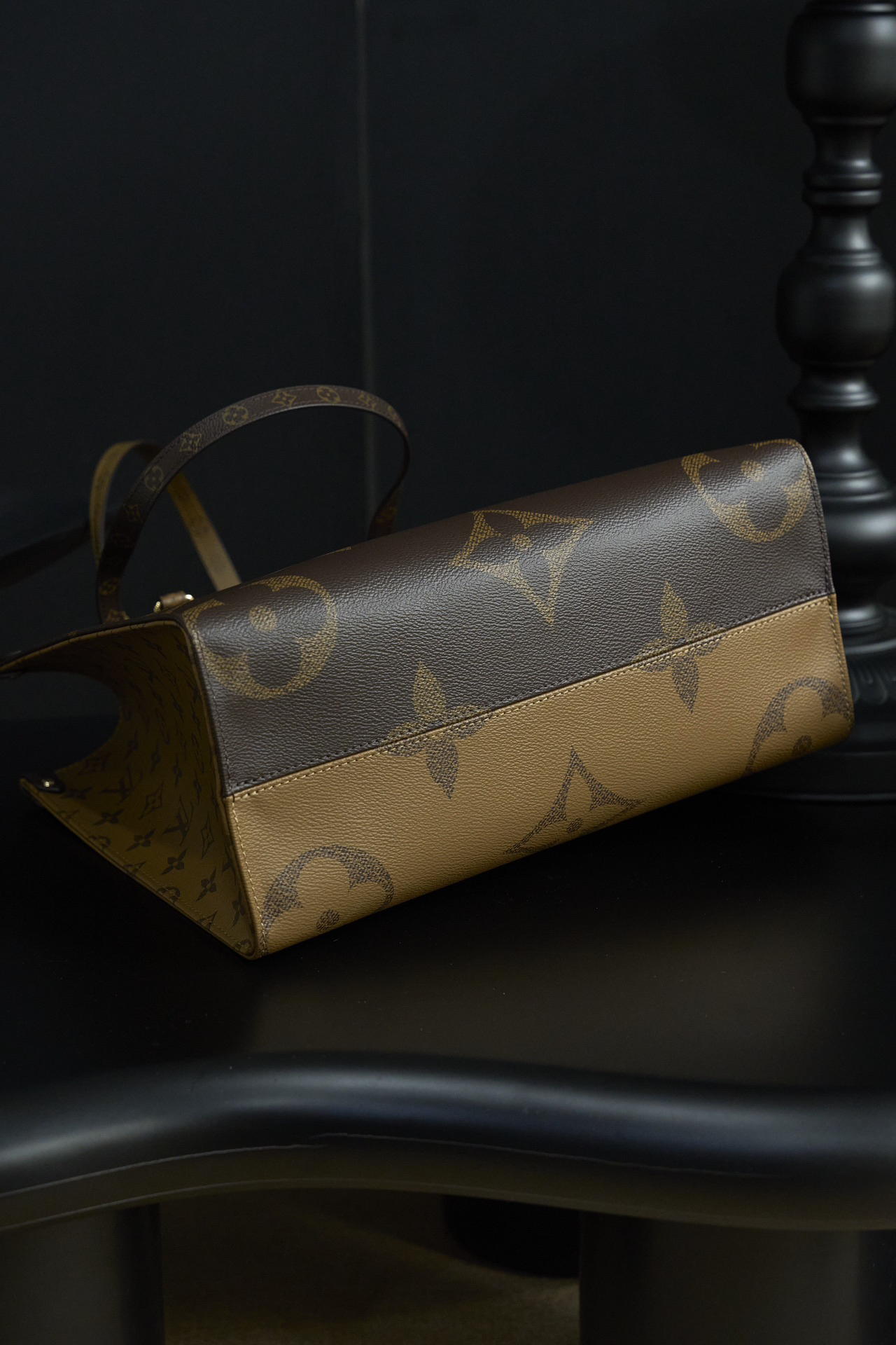 ]ルイ・ヴィトン「Louis Vuitton」オン・ザ・ゴー MM モノグラムリバース ショルダーバッグ