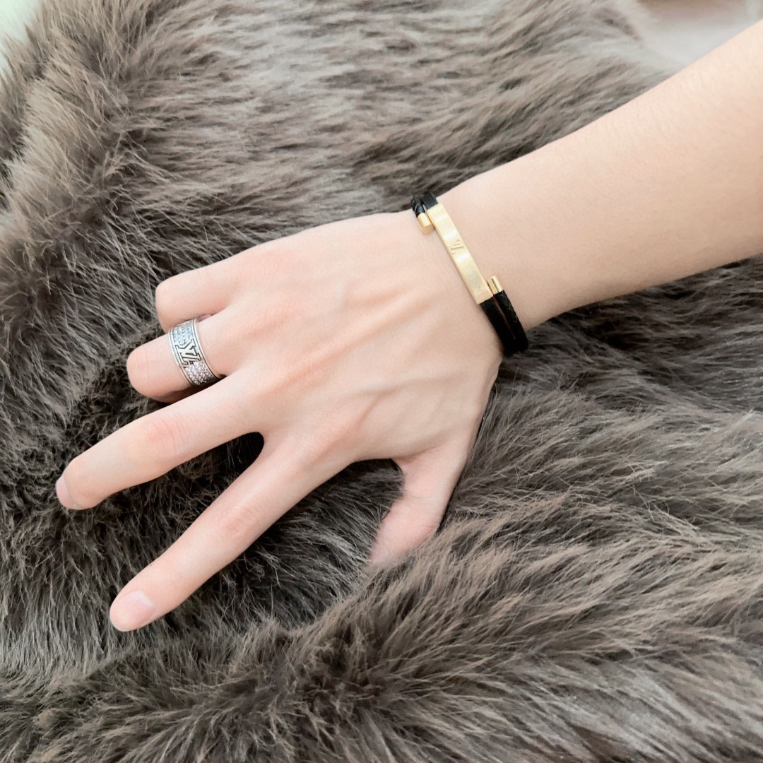 ルイ・ヴィトン「Louis Vuitton」 Silver Lockitブレスレット