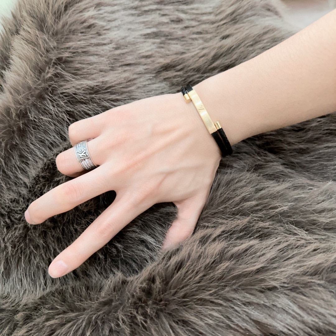 ルイ・ヴィトン「Louis Vuitton」 Silver Lockitブレスレット