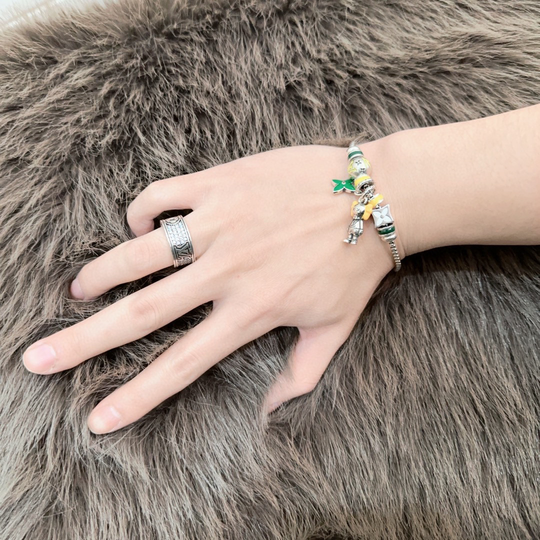 ルイ・ヴィトン「Louis Vuitton」RECYCLED ブレスレット