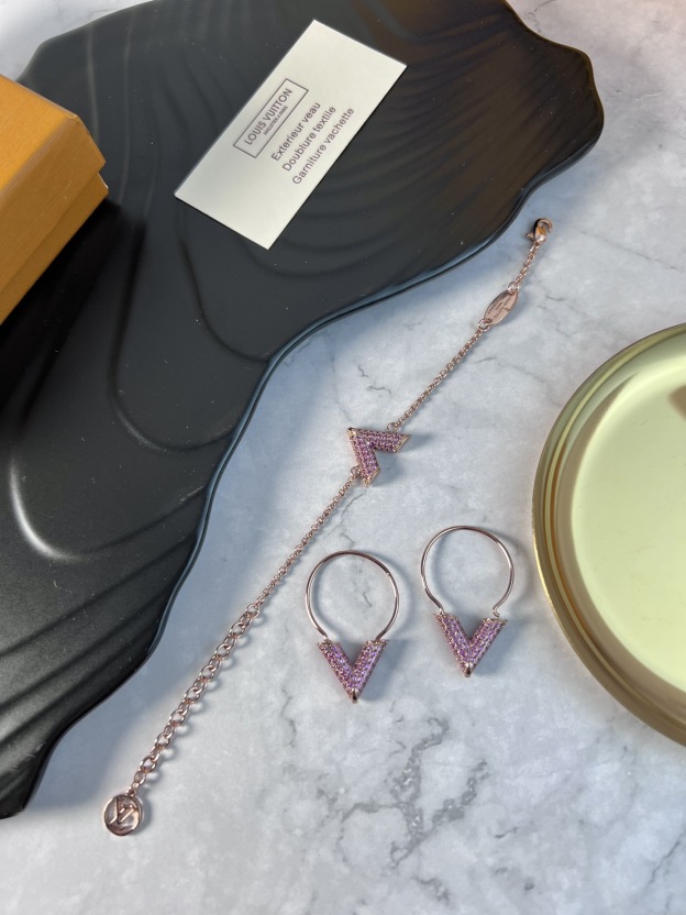 ルイ・ヴィトン「Louis Vuitton」Pure V ブレスレット