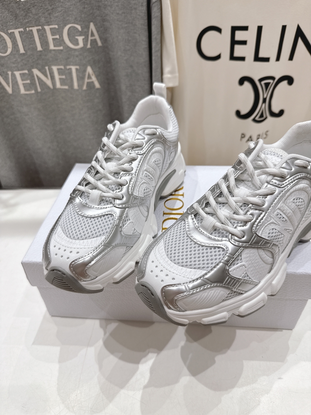 ディオール「Dior」Vibe  SS25 新作 ランウェイ アイコンスニーカー