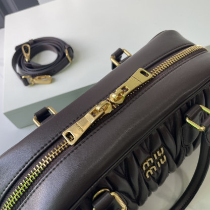 ミュウミュウ「Miu Miu」ボウリングバッグ 2025SSコレクション レザーショルダーバッグ