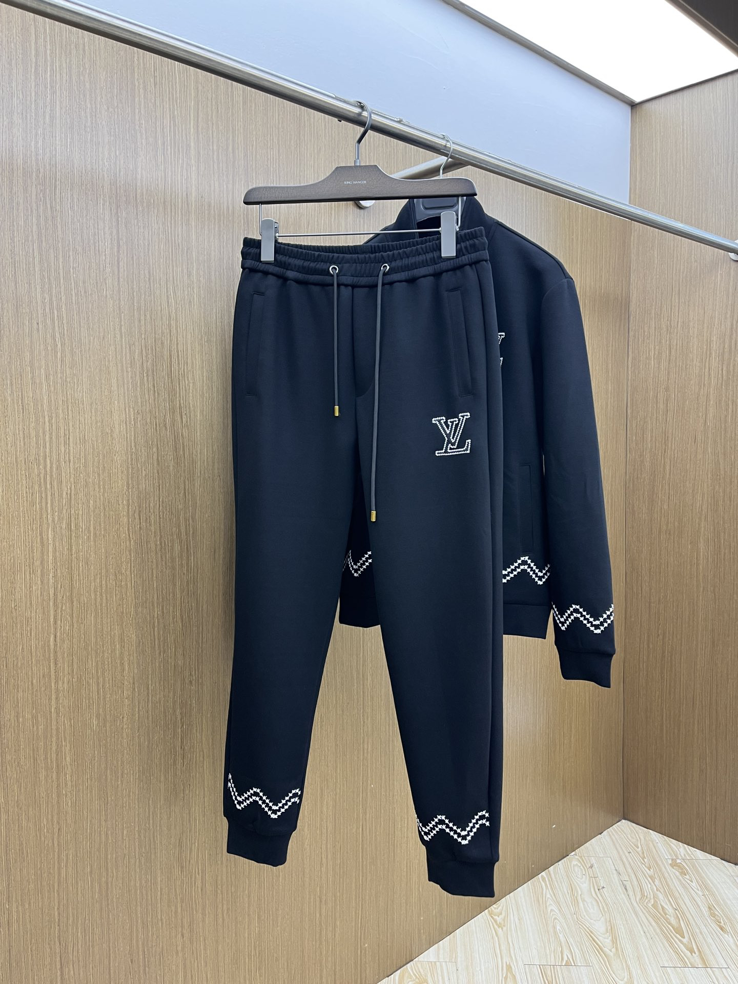 ルイ・ヴィトン「Louis Vuitton」2025秋冬 メンズ スポーツウェア セットアップ