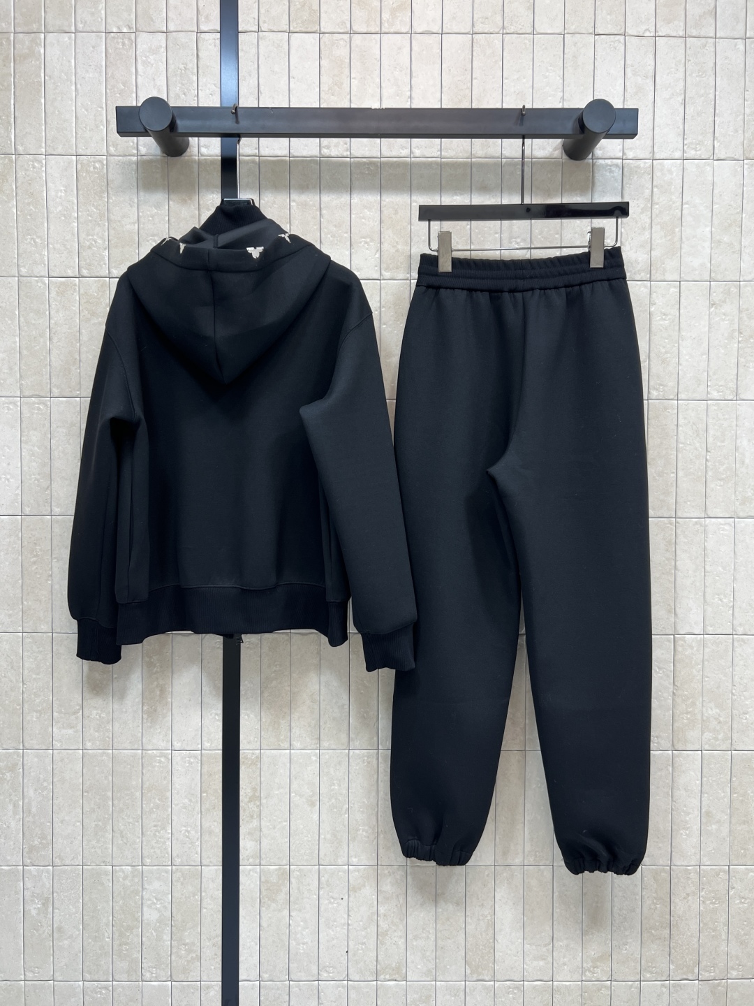 ルイ・ヴィトン「Louis Vuitton」2025秋冬 メンズ スポーツウェア セットアップ