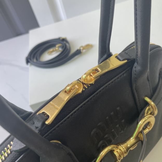 ミュウミュウ「Miu Miu」Matelassé Bowling Tote Bag